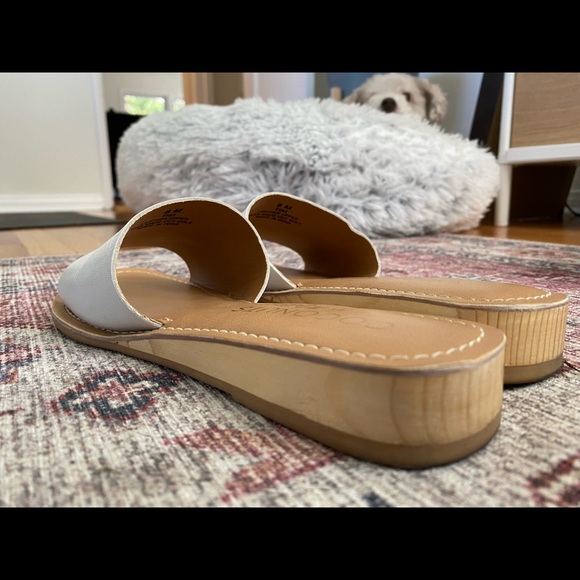 Coconuts by Matisse - small wedge white leather slide sandal - Picture 2 of 4